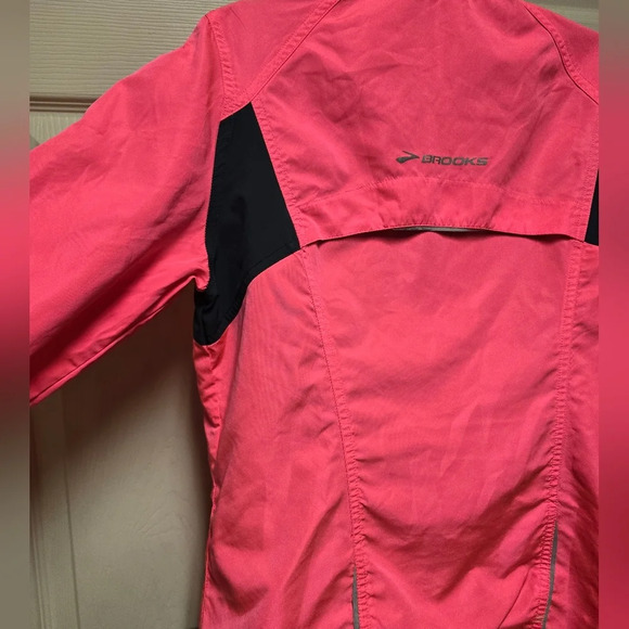 Brooks Nightlife Essential II Running Jacket Pink for Women -- Size: Med - Picture 12 of 17